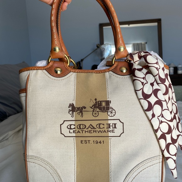 Coach hand bag - Picture 3 of 6